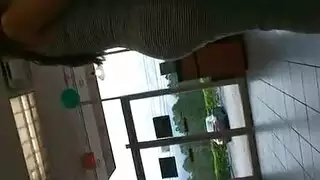 فرج مراهقة محلوق مكشوف بملابس داخلية حمراء إباحية