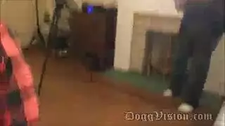 يرفعها وهو ينيكها