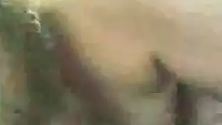 خيال رباعي: أزواج ناضجة وشابة تمارس الجنس بقوة في هذا المشهد