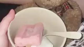 زب كبير يشق كسها ينيك من الكس