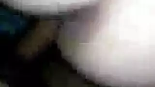 اثنين من الأولاد الحصول على الشرج في بدسم ثلاثي