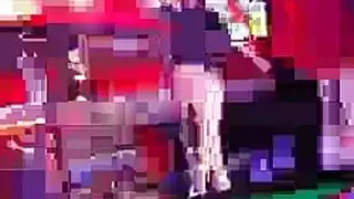 اختبار جنس جماعي: الراقصة الموشومة تمارس الجنس بقوة لتحتفظ بدورها