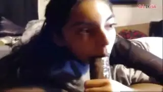 مص قضيب صريح: عربي نحيف وقضيب أسود كبير