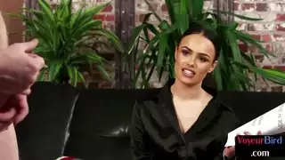 ملابس الحرير لنجمة البورنو ساسكيا تسيطر وتمارس الجنس مع رجل راغب