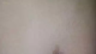 الزوجة الخائنة تمص قضيبي وتركبني بقوة في ثنائي جنسي صريح