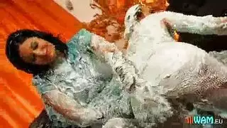 وليمة مهبل سحاقية: لعق وجماع في الحديقة
