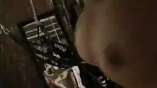 ملكة الإيلاج المزدوج جولي بلو تأخذ قضيبين عميقًا في مهبلها