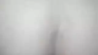 امرأة لا تشبع تحصل على إيلاج مزدوج من شباب متحمسين