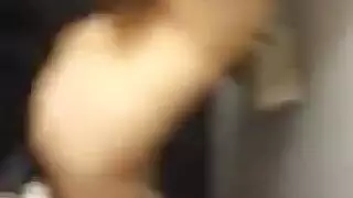 بنت صينية تتبول عاريا