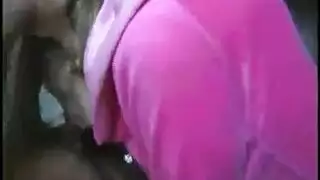 هذه العاهرة المعدمة تحب أخذ القضيب