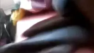 ولد يشخ في في اخته وهي يتعصعض