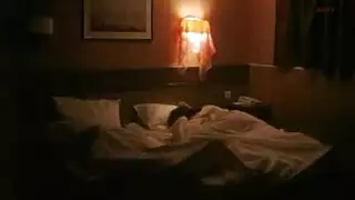 ابن يتحرش بأمه ويطلع الروب وينيكها كامل
