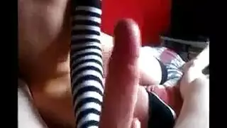 عاهرة لاتينا سمراء تأخذ قضيبًا قاسيًا من رجل آخر