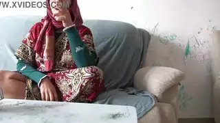 اخ ينيك اخته باغرفة النوم