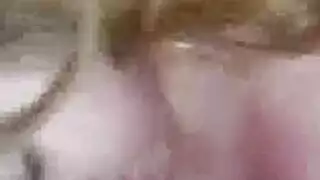 لعق فرج مشتعل في لقاء سحاقي سري