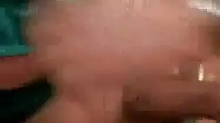 ابن الزوج يحصل على جنس عنيف من زوجة أبيه الشقراء المثيرة