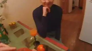 امرأة سمراء مغر ، سيندي تبذل قصارى جهدها لإرضاء رجلها حتى كلاهما نائب الرئيس